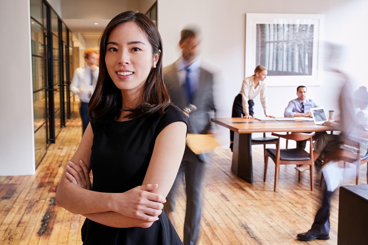 A woman smiles at the camera with her arms crossed as she protects the company with the Smart Data Center Disaster Recovery as a Service © Shutterstock, Monkey Business Images